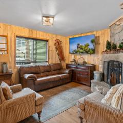 The Hideaway - Near Lake & Village, Hot Tub, Fireplace, AC