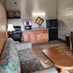 Gated 1 King Bed 1 Bath Apt with Full Kitchen 109