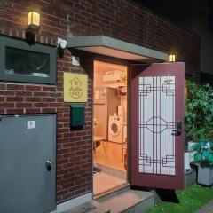 Seoul & Hangang Park, 5 min walk from Konkuk University, Seongsu, Jayang Subway Stations & Licensed Accommodation