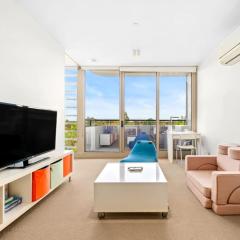 Monarc - 2BR Lakeside Apt with parking plus gym