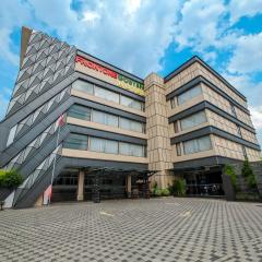 Front One Gosyen Hotel Salatiga