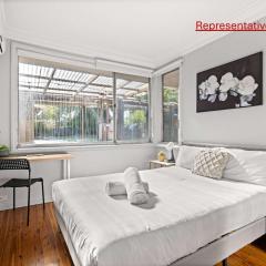 Light & Simple Double Room - Peakhurst Area - Shared Bathroom