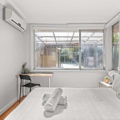 Light & Simple Double Room - Peakhurst Area - Shared Bathroom