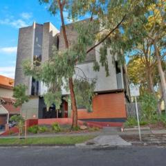 One Bedroom Penthouse Apartment in the heart of Box Hill