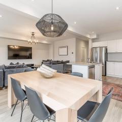 Modern Luxury Townhome Walk to Blue Shuttle