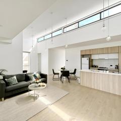 Skyline Loft I HERstay in Point Cook
