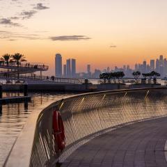 Bright 1BR with Balcony Creek Beach Access