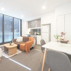 Sun-Filled 1-Bed Apt in Footscray Pool Gym WIFI