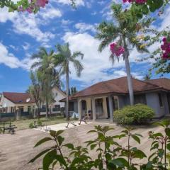 Ununio Beach Holiday Home