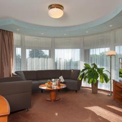 April hotel Panorama