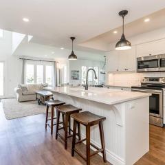 Sierra Hideaway - Walk to the Village - King Bed