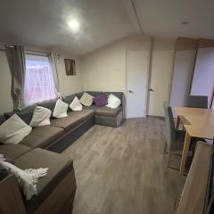 Seawick, 4 Bed, 10 Berth Caravan With Central Lounge 27344SW