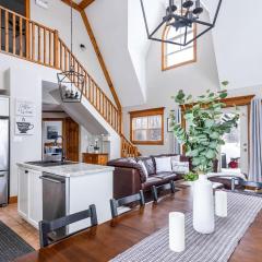 Snowy Mountain Summit & Sol - Shuttle - Patio