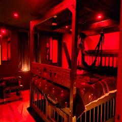 Apocalypse Love Room