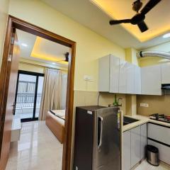 ARBIN HOTEL Akshay Premium suites 1 BHK Serviced Apartments Near Artemis Hospital Sector 52