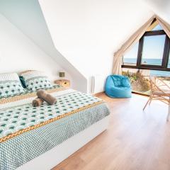 Appartement duplex avec balcon Vue mer et Plage par Groom