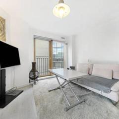 One bedroom charming flat 15 min from central London