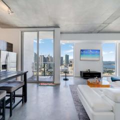 Vibrant Downtown Haven with Rooftop Pool & Parking