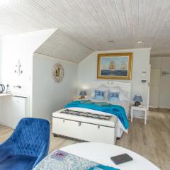 Slanting Acers - Unit A