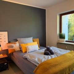 Frankfurt Work and Rest- 4 Bedrooms- 2 WCs- free Parking- 5 Queen size beds- Fast WiFi- roller shutters