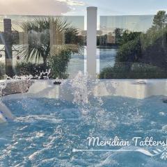 Meridian Tattershall Lakes Escape - Lakeside lodge caravan with the fishing peg LUXURY HOT TUB