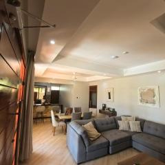 Spacious 3-Bedroom Close to the Beach ,Parking