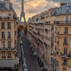 Au centre de Paris, Eiffel-Tower à portèe de main