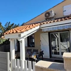 Jolie maison 5 couchages, clim etage, Résidence LE VILLAGE DE LA MER à seulement à 80m de la plage de PORTIRAGNES LRVM66