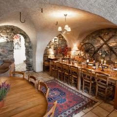 Chalet Rostaing - Incredible vaulted ceiling dining room and breathtaking garden