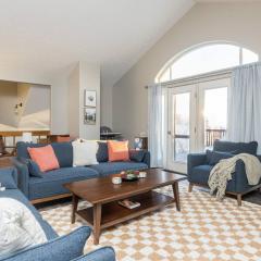 Group Escape: 6BR Hot Tub, Sauna, Game Rm & Garage