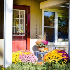 "Chic Retreat" Home Office & Gym by Roxy Rentals