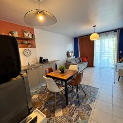 Small 2 room cocoon in a luxury building