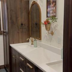 The Wandering Doe Readers Retreat with Hot Tub