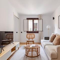 Blueground El Raval city view nr Plaça Catalunya BCN-199