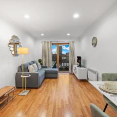 STYLISH RETREAT- 2 bed city centre apartment