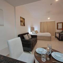 Yas Studio - Golf Course View - Amazing Pool - Heart of Yas Island - 5 min from Yas Mall, Ferrari World, Warner Bros, Sea Worlds, etc