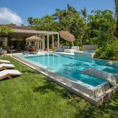 Luxury 5BR Villa with Pool Jacuzzi 2 Golf Carts