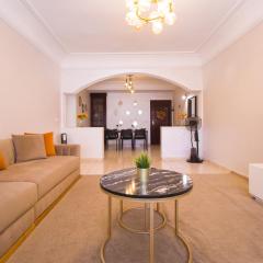 Stylish & Bright 3-Bedroom Apartment, Near Stadium, with Air Conditioning and Free Parking