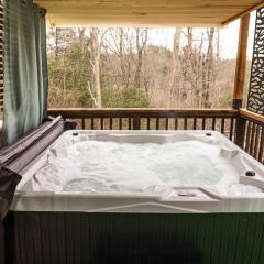 Hot Tub, Private 3 Bed Lodge, 1 mile from Blue Ridge Parkway, Giant Jenga, Families Welcome!