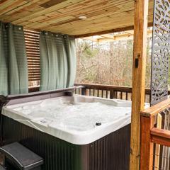 Hot Tub, Private 3 Bed Lodge, 1 mile from Blue Ridge, Giant Jenga, Families Welcome!