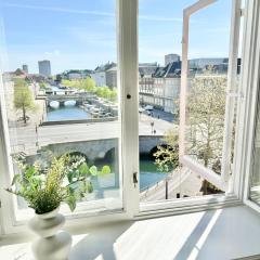 Deluxe 4 Bedrooms 180 m2 Canal View Prime Location