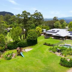Coastview Manor - Pool & Firepit, Cubby & only 20mins to Coolum