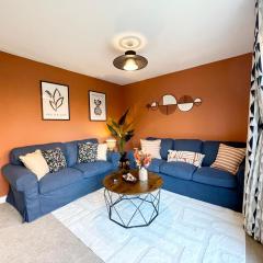 Brand NEW Stylish & Chic House - 2 Parking Spaces - Garden - Fast Wi-Fi - Close to M5