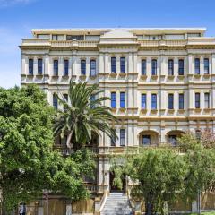 Bright & Spacious Surry Hills Apartment