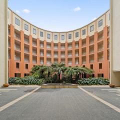 Loft-Style CBD 1-Bed with Rooftop Terrace & BBQ