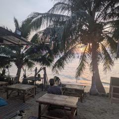 Sleepy beach bungalows