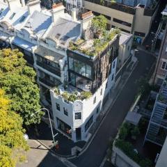 Iconic Elizabeth Bay Pad