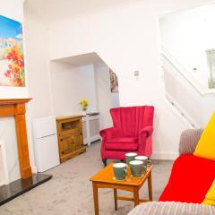 Lucky Home 7 - Ideal for Trade & Family - 2 Bedrooms - 2 Beds - Max 4 Guests - Close to BAE, Docks, Lake District, Beaches