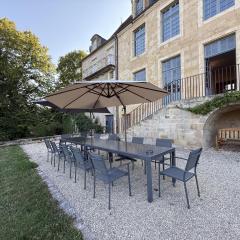 Demeure élégante XVIIIᵉ siècle au sommet du village médiéval - FR-1-839-12