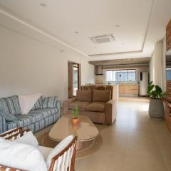 Contemporary house minutes from San Jose beach